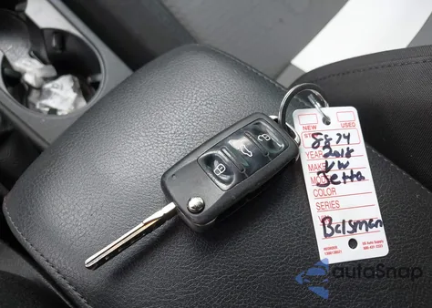 2018 Volkswagen Jetta 1.4T S z USA, uszkodzony, nr VIN 3VW2B7AJ3JM233644